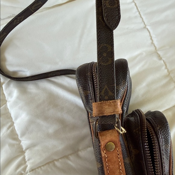 Louis Vuitton Monogram Canvas Messenger Bag - Picture 3 of 11